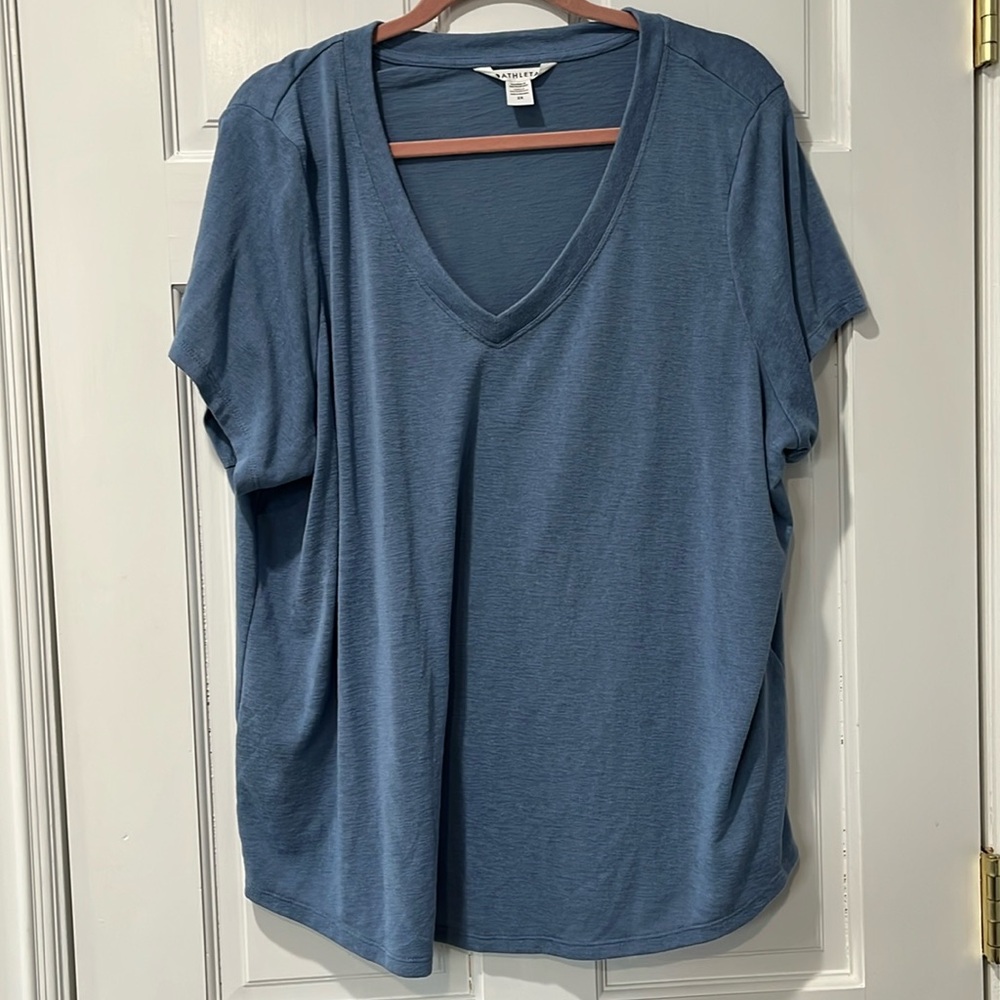 Athleta Breezy Scoop V tee 2X